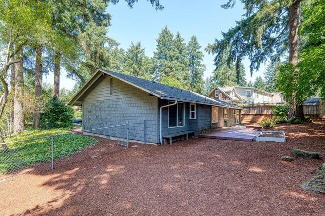 Building Photo - Beautifully Remodeled One Level 3 Bedroom,...