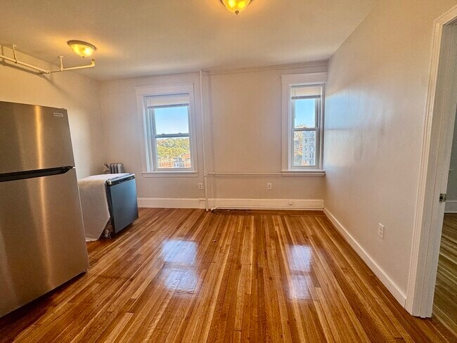 Building Photo - 1615 Commonwealth Ave