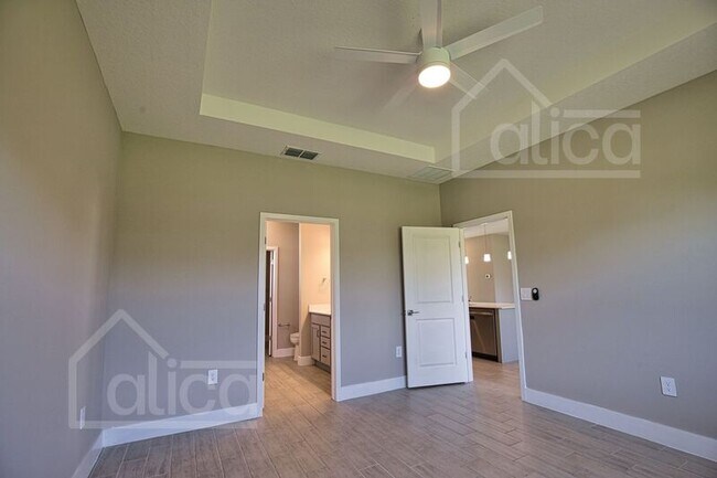 Building Photo - 3957 Constitution Dr