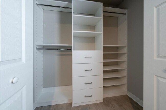 Building Photo - 445 Silverbell Trl
