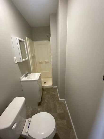 Building Photo - 245 S Washington St