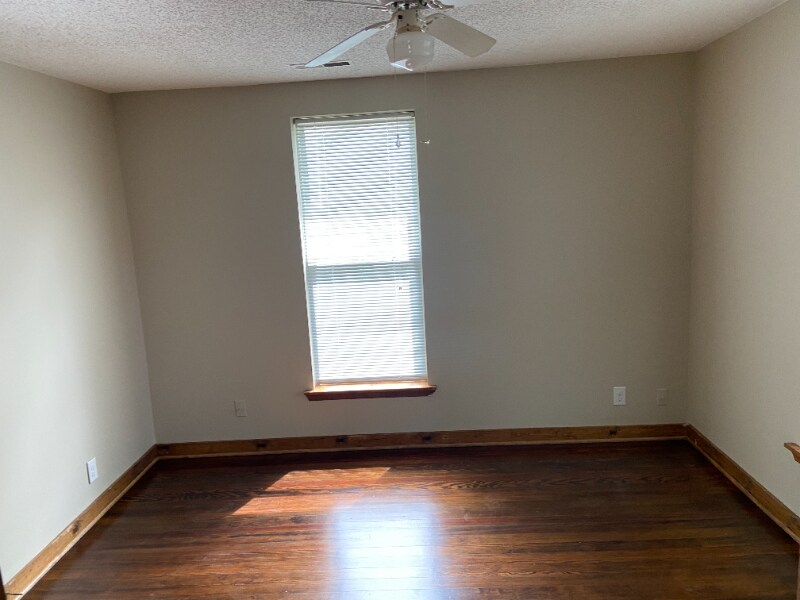 Building Photo - 103 S 4th St