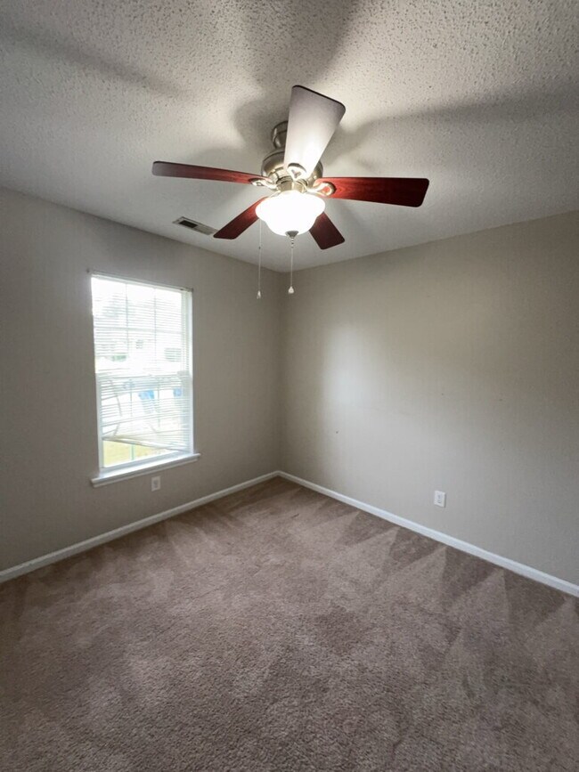 Building Photo - 121 Suffolk Cir