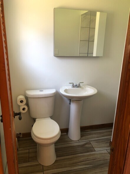 Building Photo - 1048 Hillwell Rd