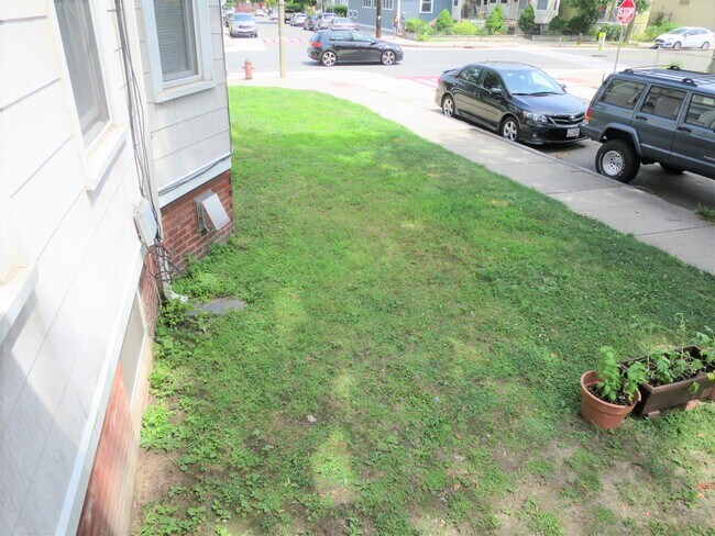 Building Photo - 324 Highland Ave