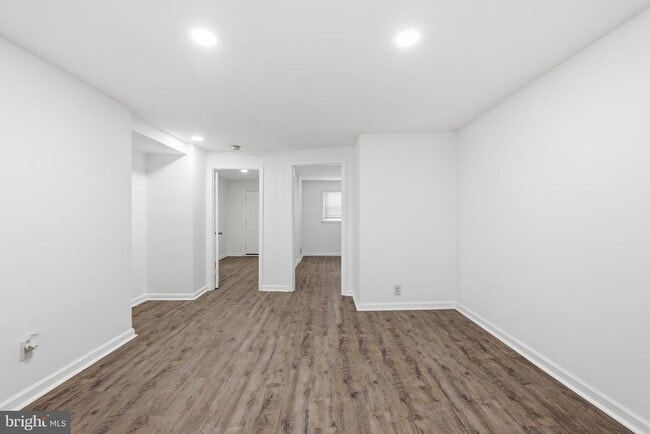 Building Photo - 3816 W Bay Ave