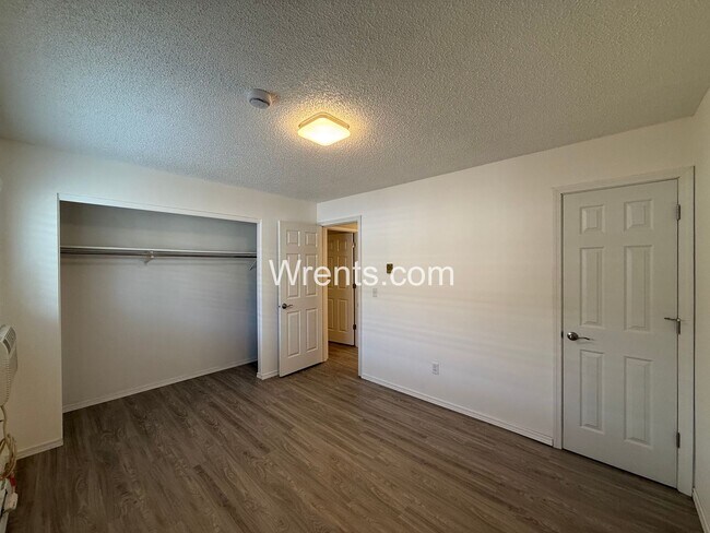 Building Photo - 6014-6018 N Atlantic 26-500RK