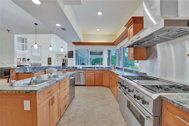 Building Photo - 1247 Seminole Dr