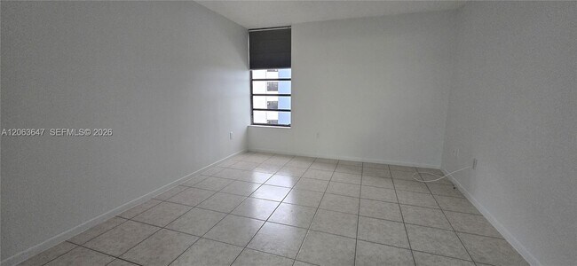 Building Photo - 9688 Fontainebleau Blvd