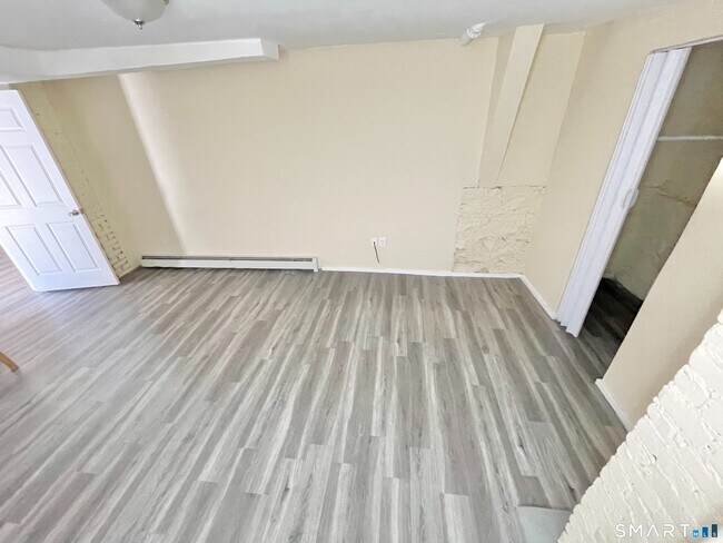 Building Photo - 125 Hillside Ave