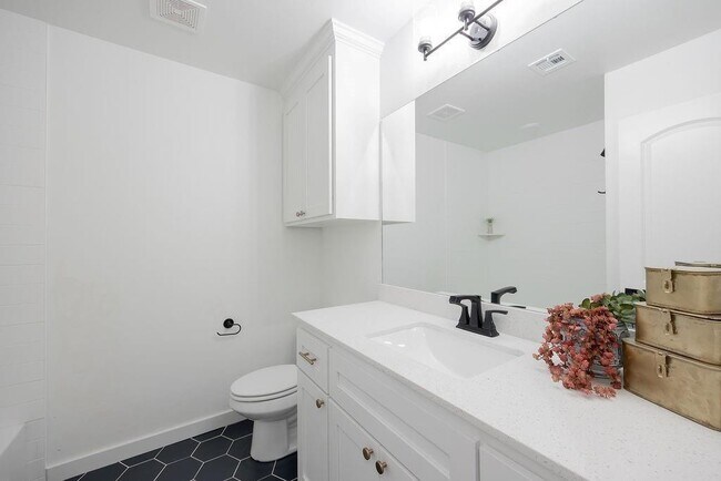 Building Photo - 7917 Behr Dr