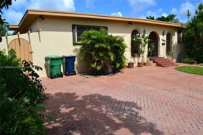 Building Photo - 7855 SW 17th Terrace