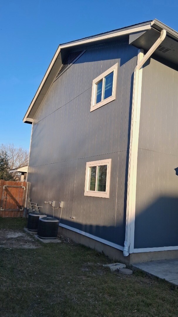 Building Photo - 2107 Conestoga Trl