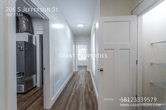 Building Photo - 206 S Jefferson St