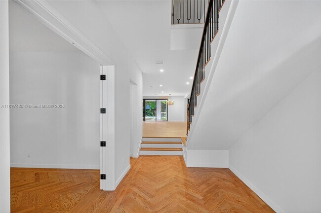 Building Photo - 2330 Overbrook St