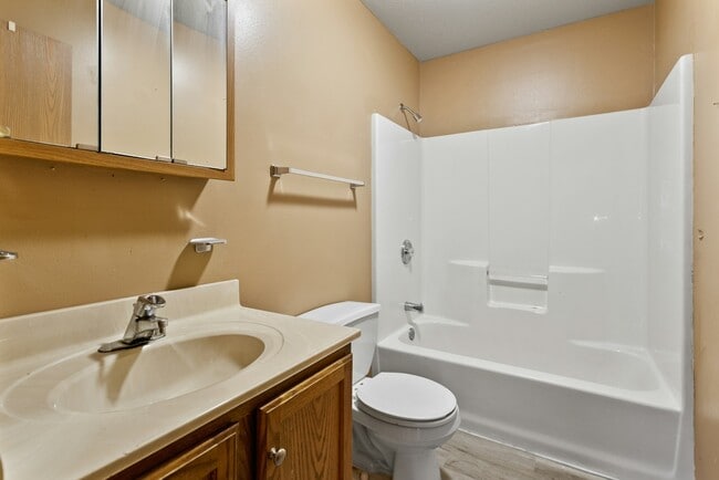 Building Photo - 834 Baker St