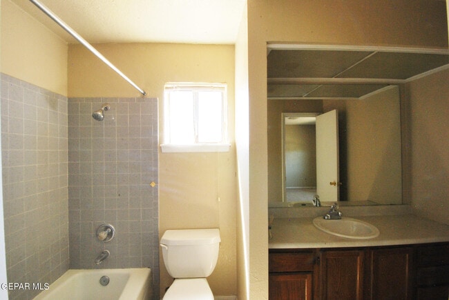 Building Photo - 216 Cutlass Dr