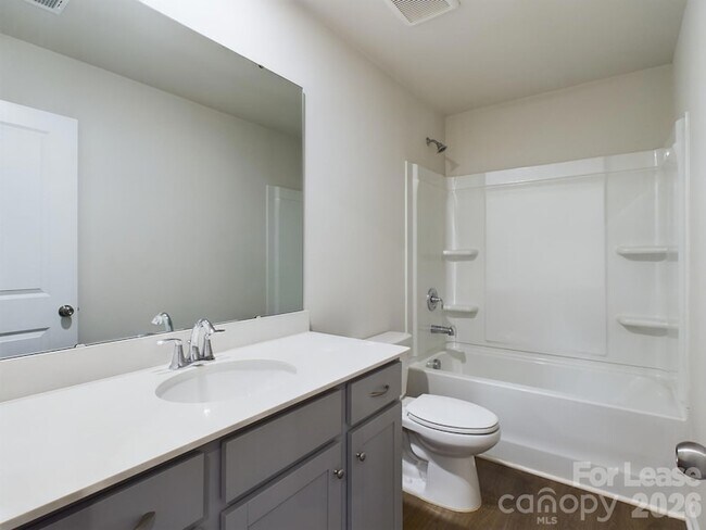 Building Photo - 15611 Country House St