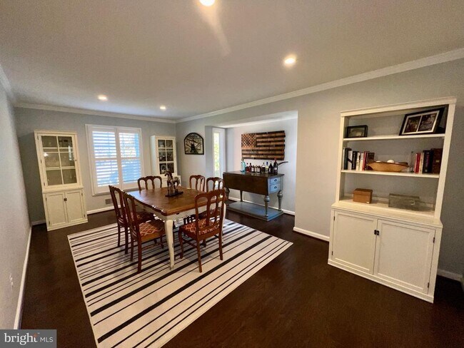 Building Photo - 909 St Stephens Rd