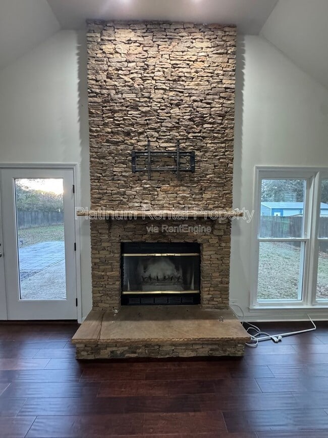 Building Photo - 1886 Benson Ave SE