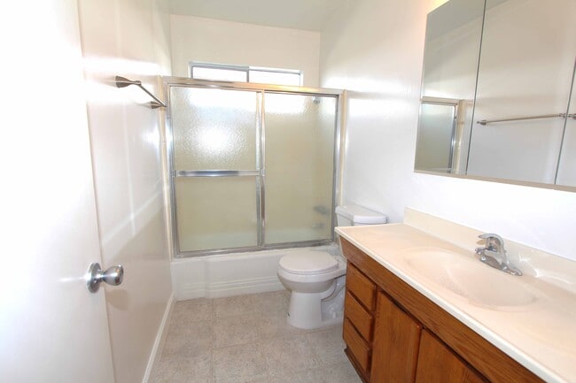 Building Photo - 18405 Valerio St