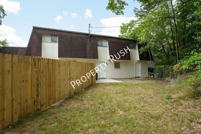 Building Photo - 2323 Green Forest Dr