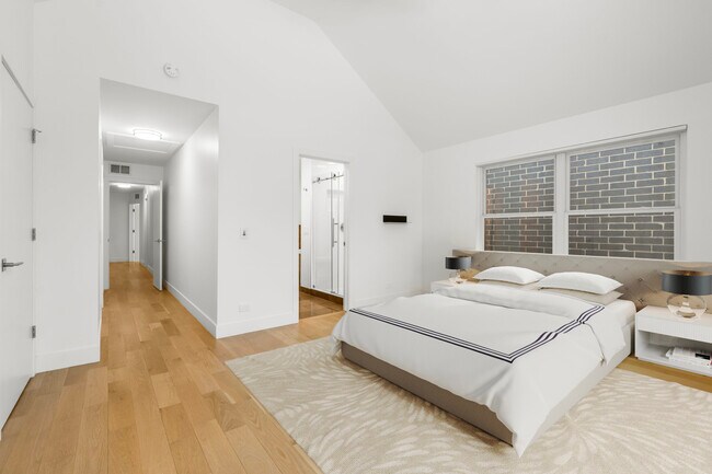 Building Photo - 1618 W Pierce Ave