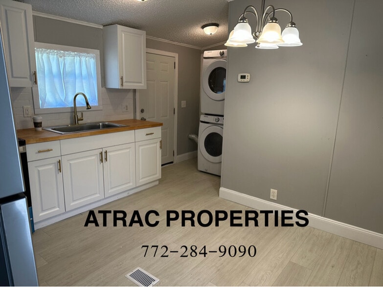 Building Photo - 608 NE Diana Terrace