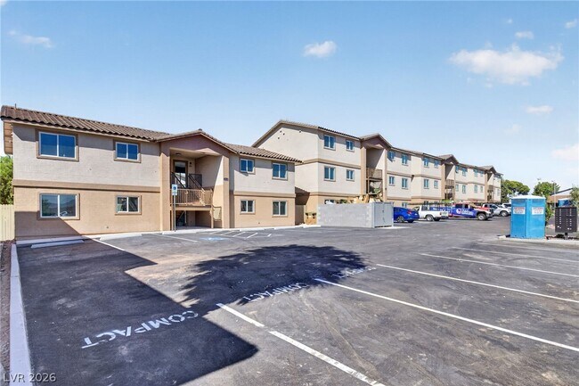 Building Photo - 2313 Seco Adobe Cir