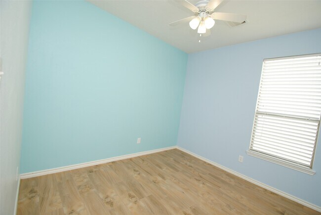 Building Photo - 18410 Fair Grange Ln