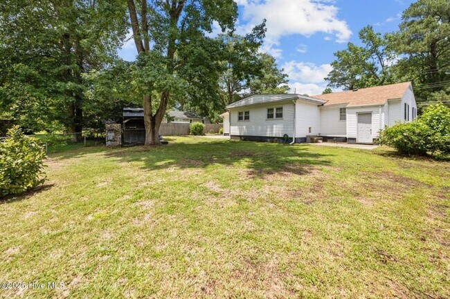 Building Photo - Spacious updated home in Jax - Pet Friendly - Great Location