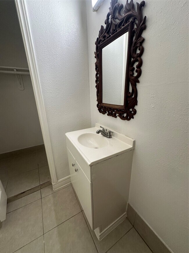 Building Photo - 3826 Botany Ln