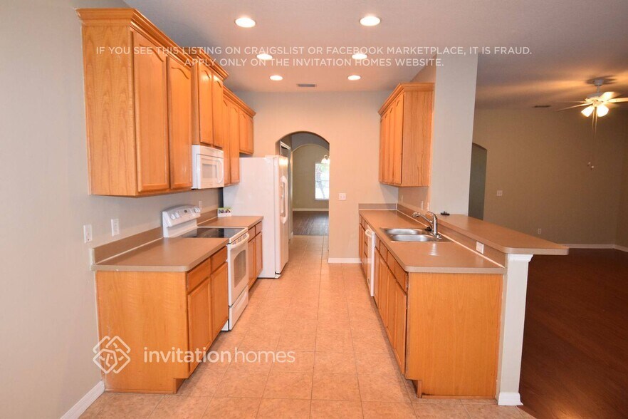 Building Photo - 11703 Summer Springs Dr