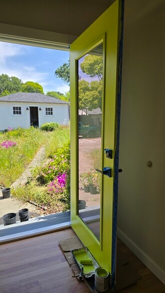 Building Photo - 667 Plum St