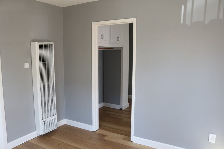 Building Photo - 4336 Wilson Ave