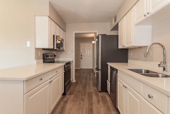 Building Photo - 1313 Timberview Dr