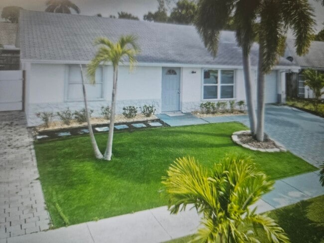 Building Photo - 6147 Moonbeam Dr