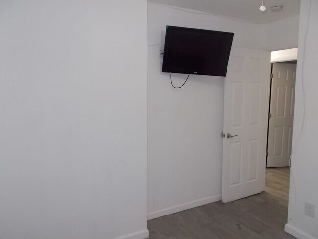 Building Photo - 6208 Ilanos Ln