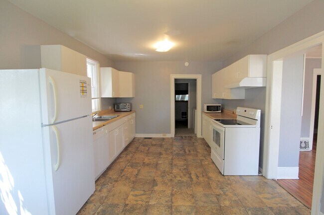 Building Photo - 501 Collicello St