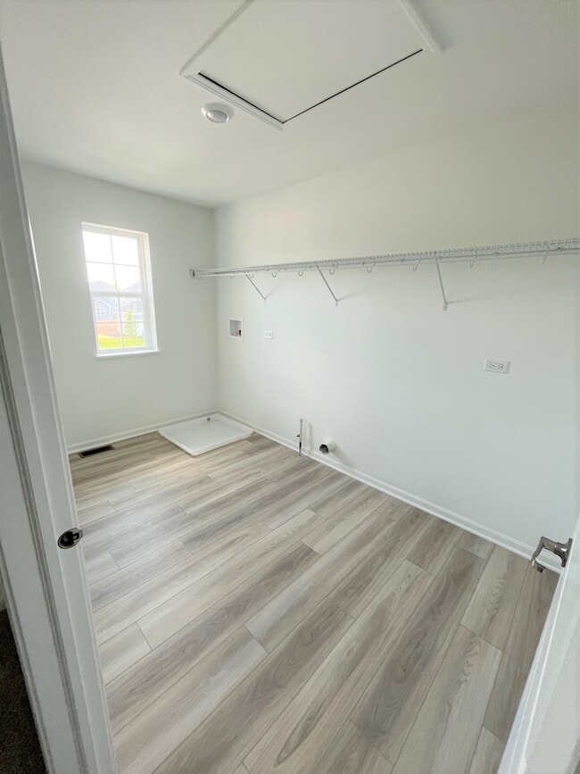 Building Photo - 218 Rhinebeck Wy