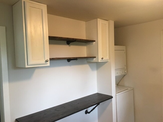 Building Photo - 313 17th St