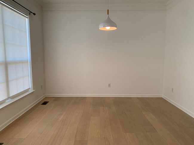 Building Photo - Renovated 5 Bedroom Home w/ 2 Car Garage and Fenced Backyard