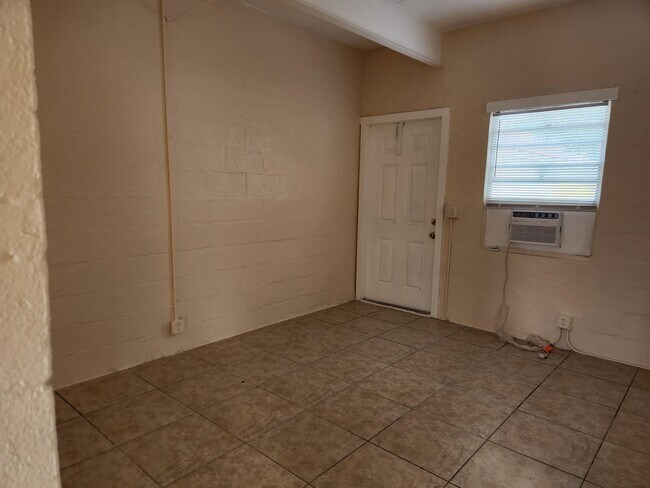 Building Photo - 620 20th St