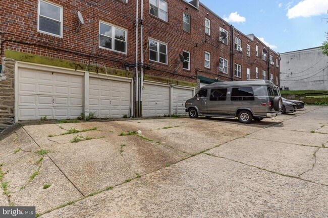 Building Photo - 5990 Henry Ave