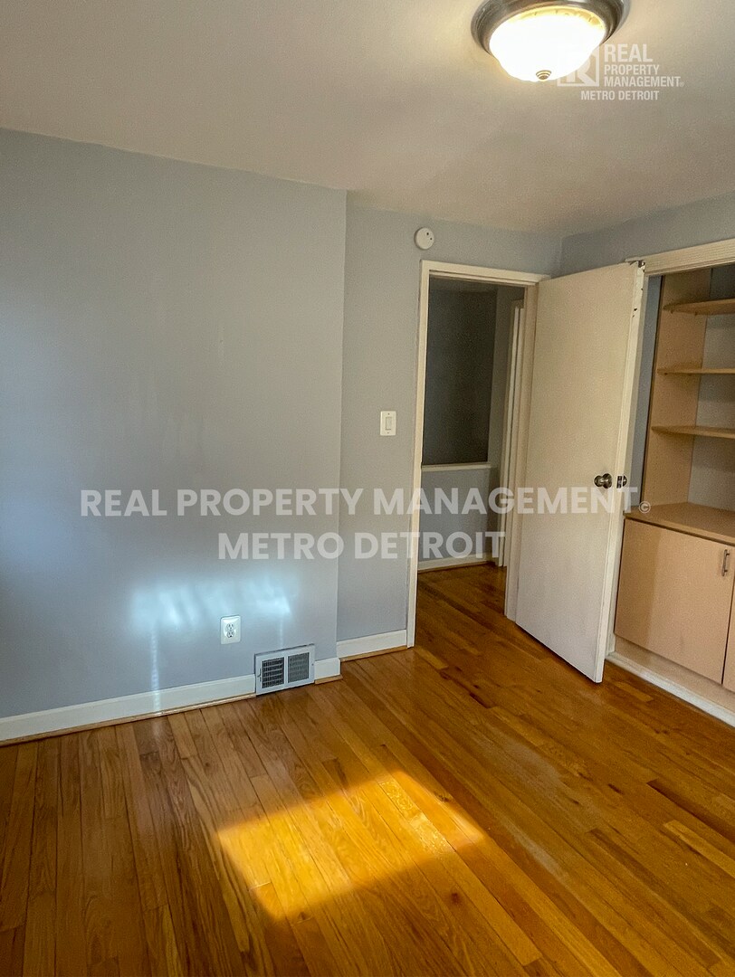 Building Photo - 655 N Eton St