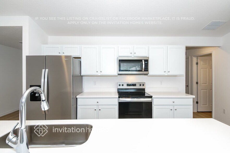 Building Photo - 70 Persimmon Dr