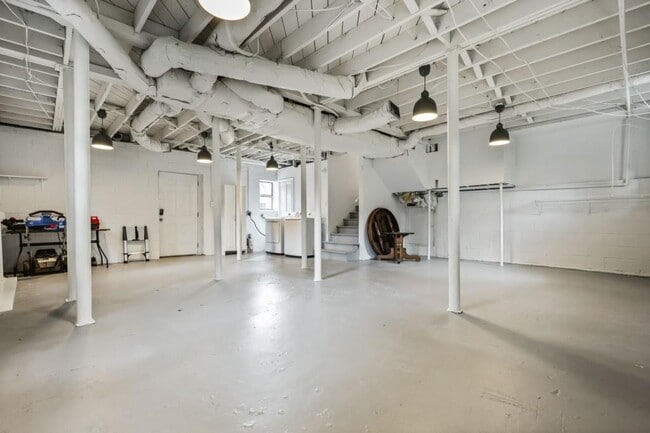 Building Photo - 3089 Del Monico Dr