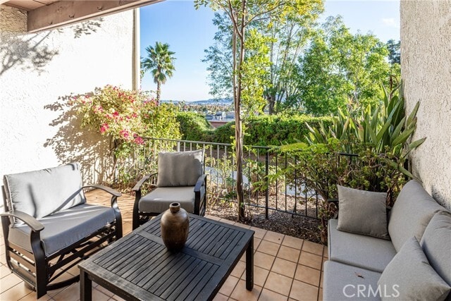 Building Photo - 7727 Vía Capri