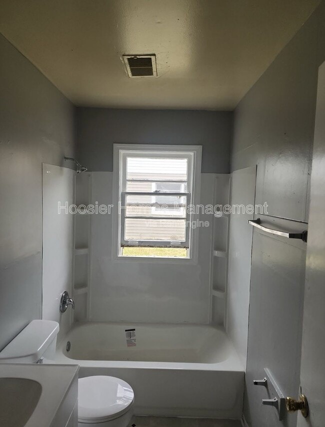 Building Photo - 2202 N Kitley Ave