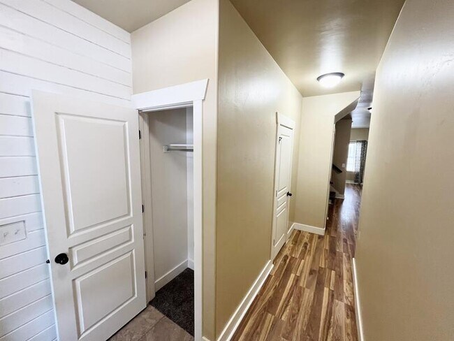 Building Photo - 1576 Venetian Way